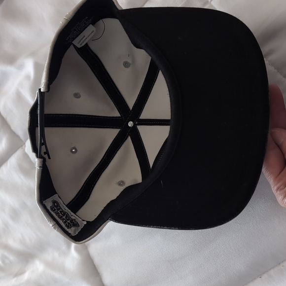 Super Mario snap back hat - Picture 2 of 5